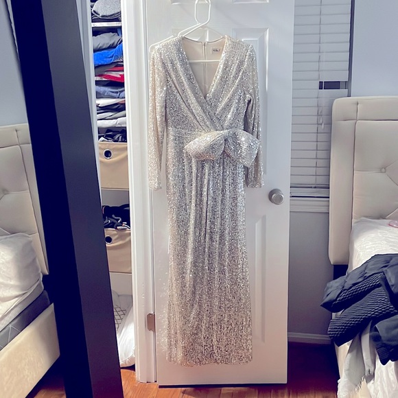 Perfect holiday dress… head turner!!! Sequence dress with bow details. - Picture 1 of 5